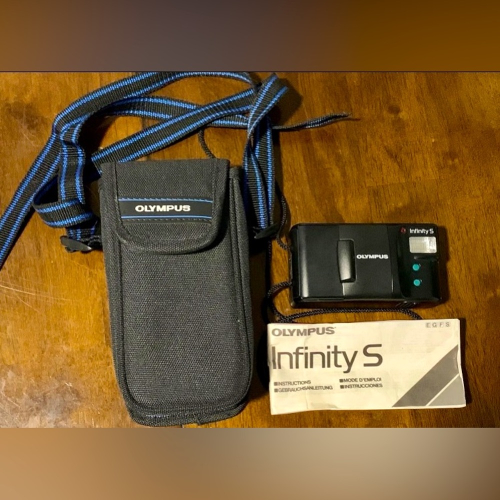Olympus Infinity S 35mm Point and Shoot Film Camera 1:3,5 W/ Case And Manual
